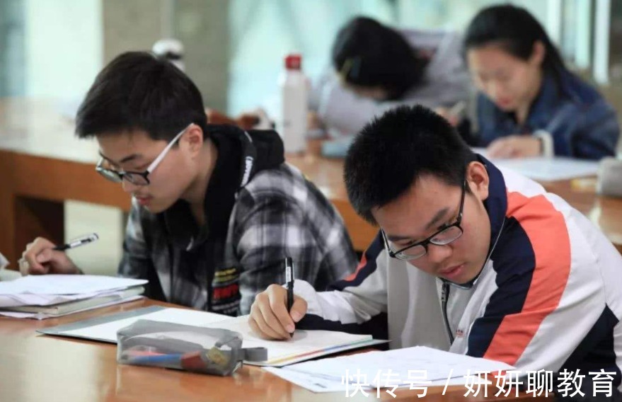 家庭|老师说:班级前10 的学生,不是天生的学霸,而是跟这4种家庭有关