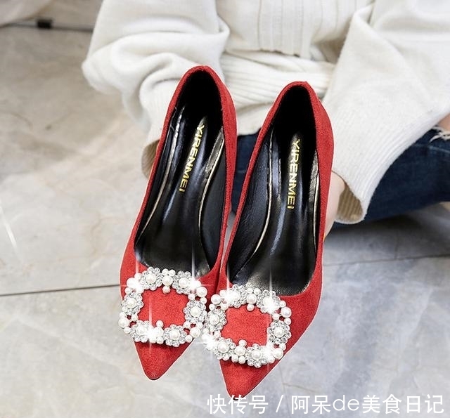 今年流行的女高跟鞋，显高舒适还不累脚，春节穿特有面