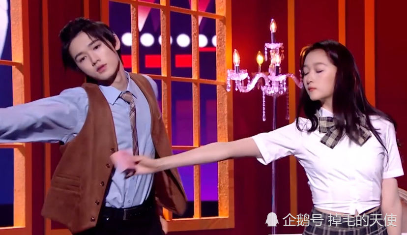 宋亚轩迎《王牌》首秀，183身高与关晓彤太般配，网友：鹿晗“危险”了