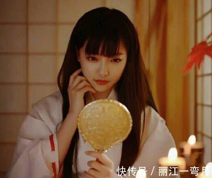 秋韵@诗花冉冉抱香开,倚翠鬓荡金钗,淡浓秋韵入心来,展芳笺慢慢栽