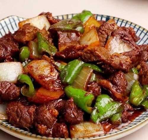 超级可口的年夜饭，荤素搭配，营养又美味，家人吃的特别开心满意！