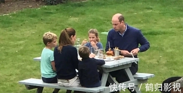 接地气|看夏洛特公主用餐,宝妈们羡慕凯特:萌娃吃饭不用愁,真省心