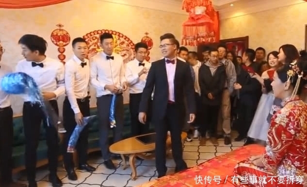 新郎到豪华大别墅接亲!结果开门那一刻,众人蒙了