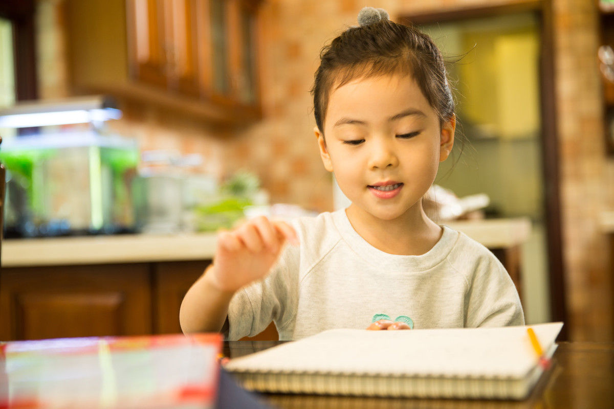 学习|孩子写作业磨蹭？打骂是下下策，4招让孩子爱上学习，立竿见影