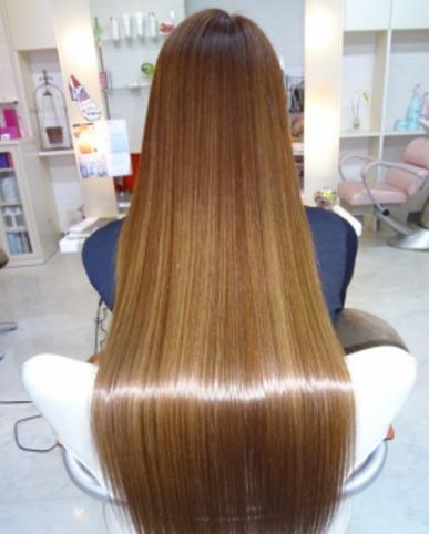 直发|自来卷头发怎么变直变顺滑?离子烫拉直太伤发,现在流行蛋白矫正