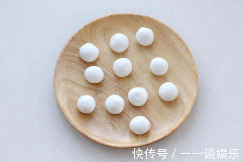 蛋糕|火遍全网的豆乳奶盖蛋糕，细腻浓郁一口就沦陷，原来做法非常简单
