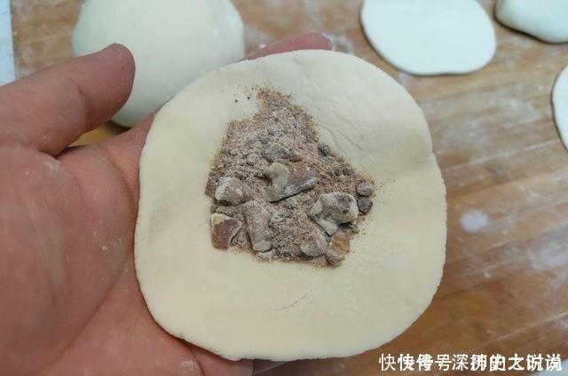 面食|最近家人迷上了这早餐，做一次吃一周，比吃肉包子还解馋