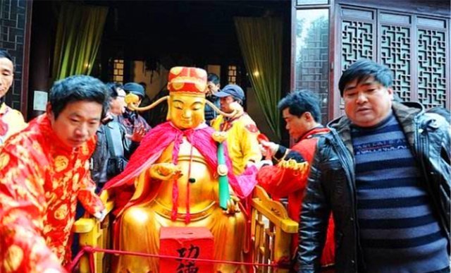 财神|新年第4天做什么这天“扔穷,迎财神,吃折箩”,一个都不能少