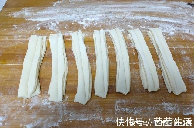 无铝泡打粉|炸油条,用酵母粉就错了,教你正确配方比例,蓬松酥脆、越吃越香