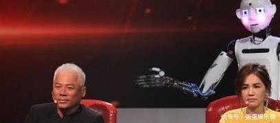 万物生 蒙面唱将最无辜的歌手,演唱时观众评委不理会,摘下面具全场失控