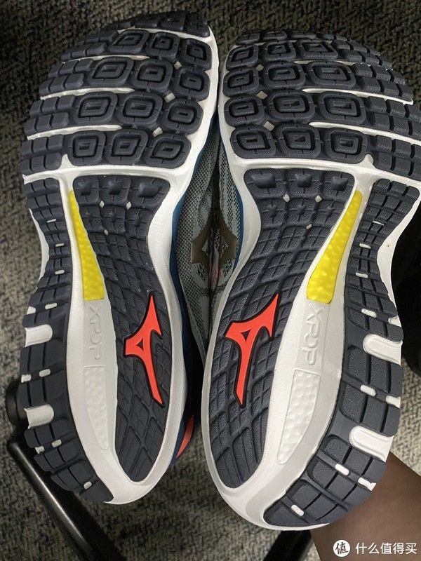 美津浓男士w优缺点明显的跑鞋——美津浓男士WAVE SKY 4缓震慢跑鞋