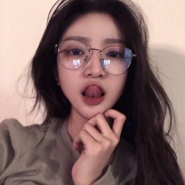 眼镜|脸上有这3个“优势”的女生,最适合戴眼镜,难怪追求者爆棚