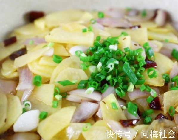 洋葱和此物是绝配,每天炒一盘,排出毒素,血管不堵了,好吃不贵