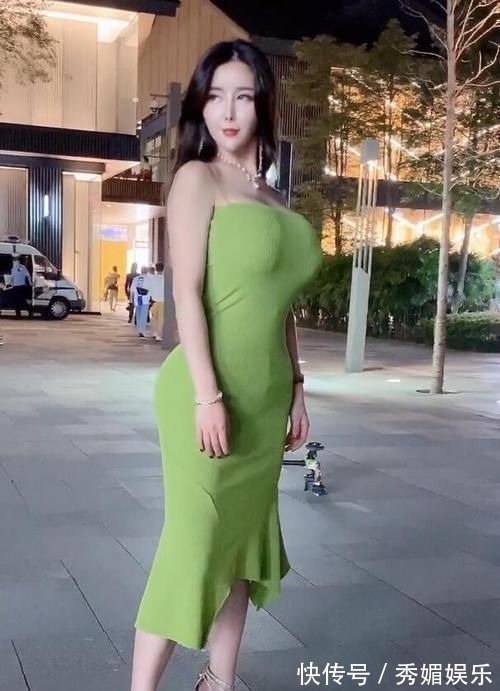 梨形身材 青色长裙穿出“梨形身材”,有型有范,妥妥的欧美风情