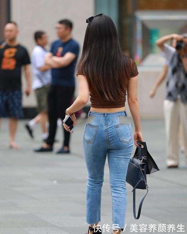 打底裤 黑色蕾丝边抹胸搭配黑色长紧身打底裤,经典风格,品味和潮流!