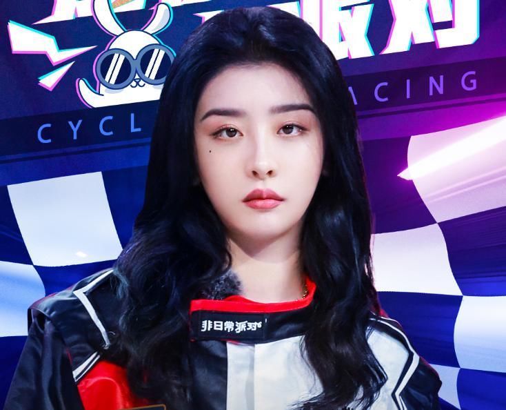 谢可寅|THE9穿赛车服,别的成员都又酷又飒,只有虞书欣许佳琪不一样!