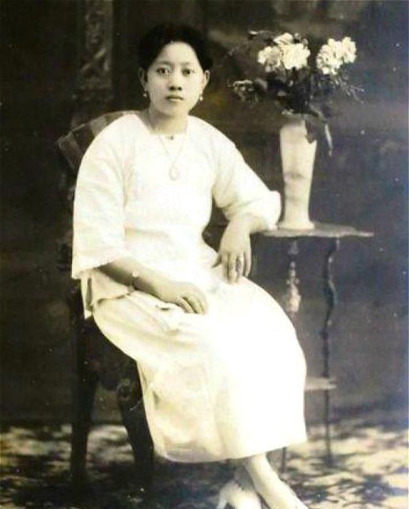 丈夫死前留下一藏宝箱,她用20年时间争得30亿,晚年捐24亿给国家