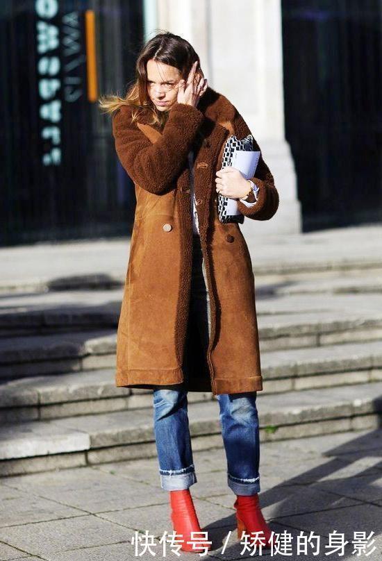 小白鞋不流行了,今年秋天火了这双“马蹄鞋”,时髦个性还显高