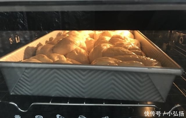 教你做玉米油老面包,发酵时冷藏3个小时,更松软香甜