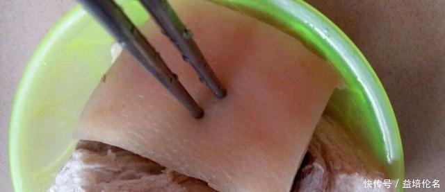 75岁老师傅做扣肉时,万万不能少了它,否则扣肉不香更不入味