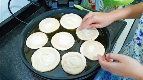 面粉别捣鼓做蛋糕了,现在流行它比蛋糕简单,比油条好吃,收藏