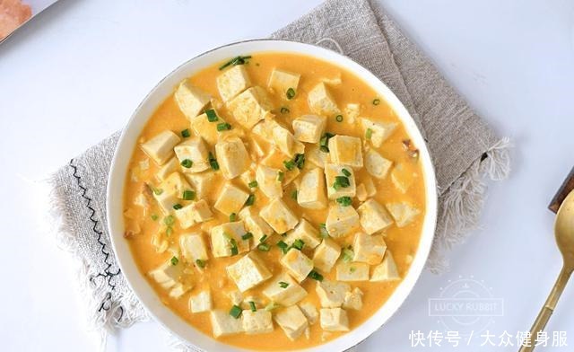 豆腐加这个一起烧,味道太鲜美,汤汁都吃光,米饭都不够吃了!