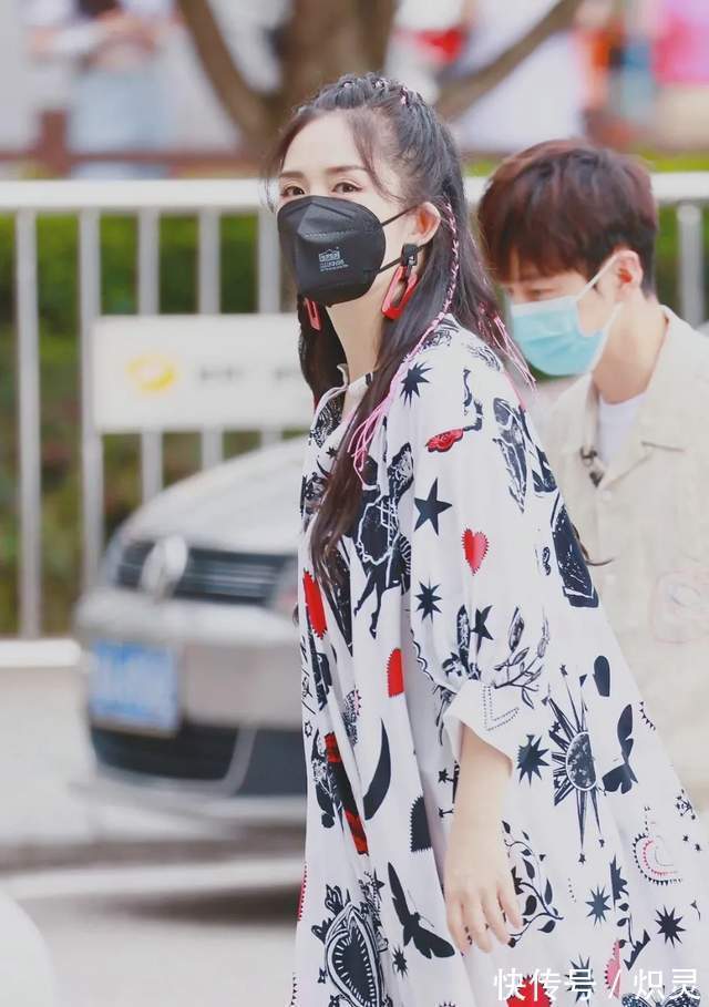 娜娜|谢娜回归《快乐大本营》跳女团舞！何炅亲自开车迎接