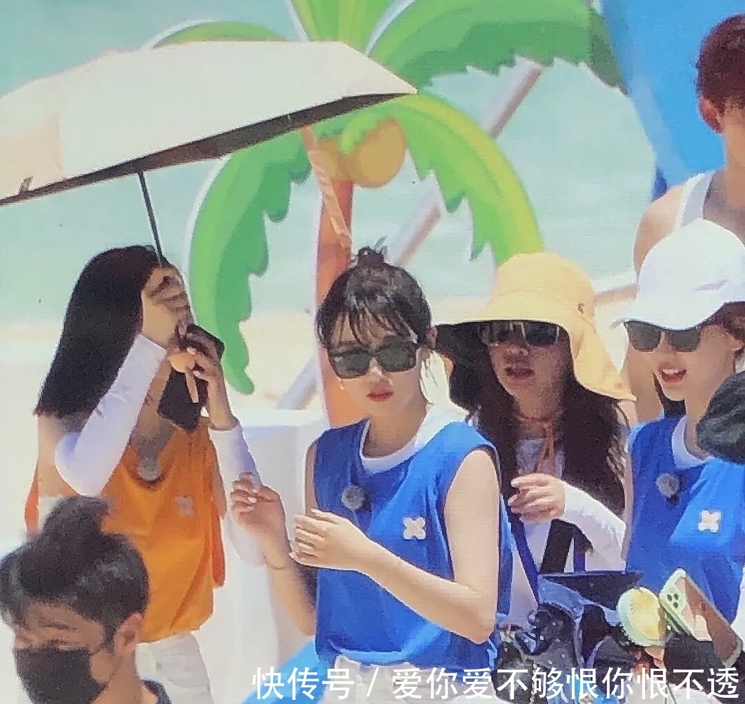 杨颖 《奔跑吧》三亚路透,杨颖现身录制,吴宣仪贴心为宋雨琦打伞