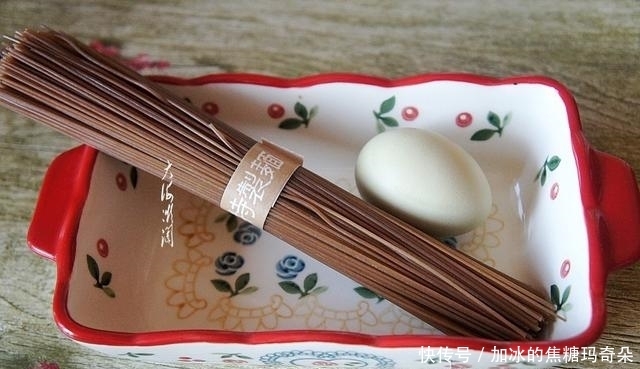 晚餐|晚餐就爱这碗荞麦面,口感劲道,热量低,吃多少也不担心长胖