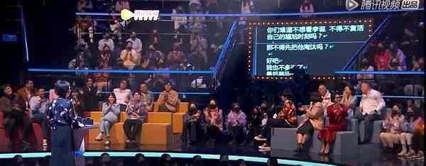原来《吐槽大会》有提词器，嘉宾吐槽只是表演，台下观众视而不见