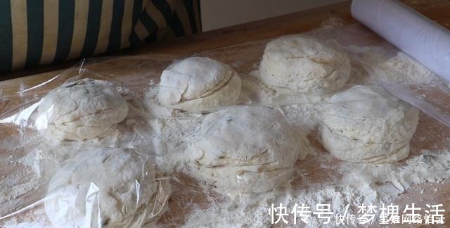 饼子|懒人葱花饼,年夜饭我家最爱的主食,不和面不揉面,个个松软多层