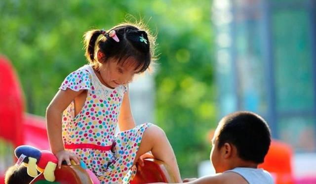 “别给女孩穿裙子”10年教学经验幼师发言：再不醒悟就晚了