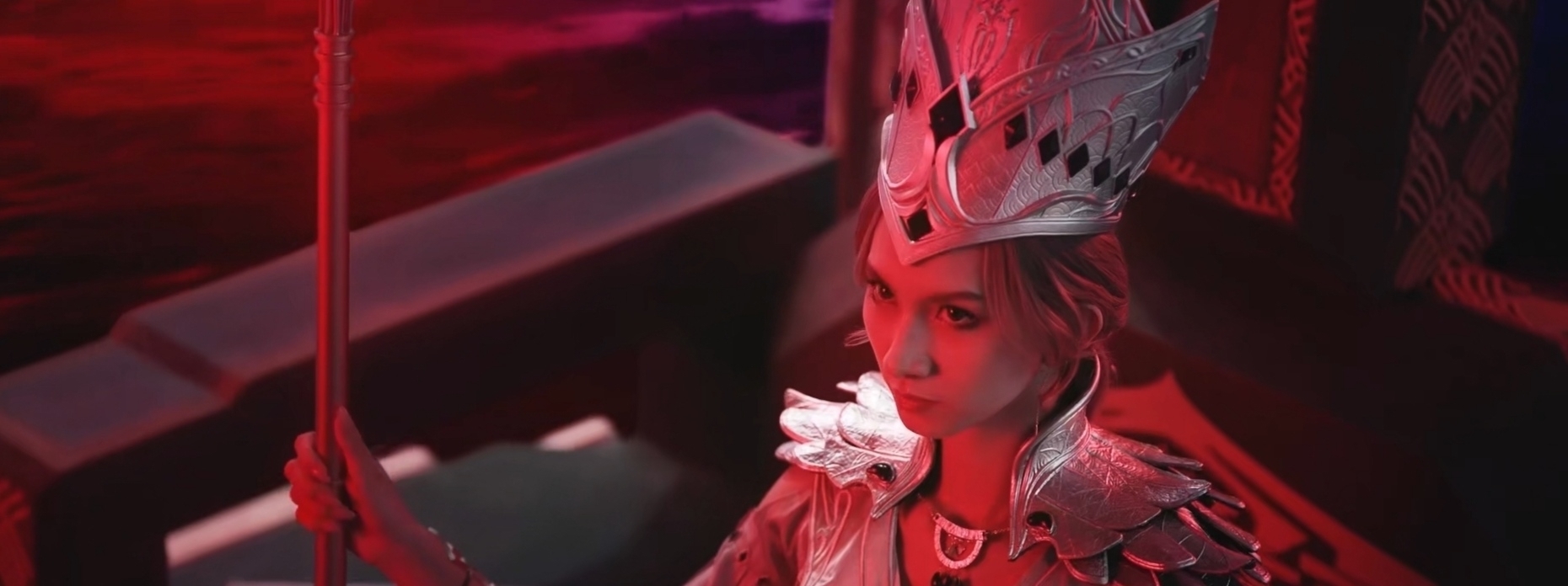 比比东“神仙”版 cos,大长腿不输动漫,手持权杖让人想跪拜