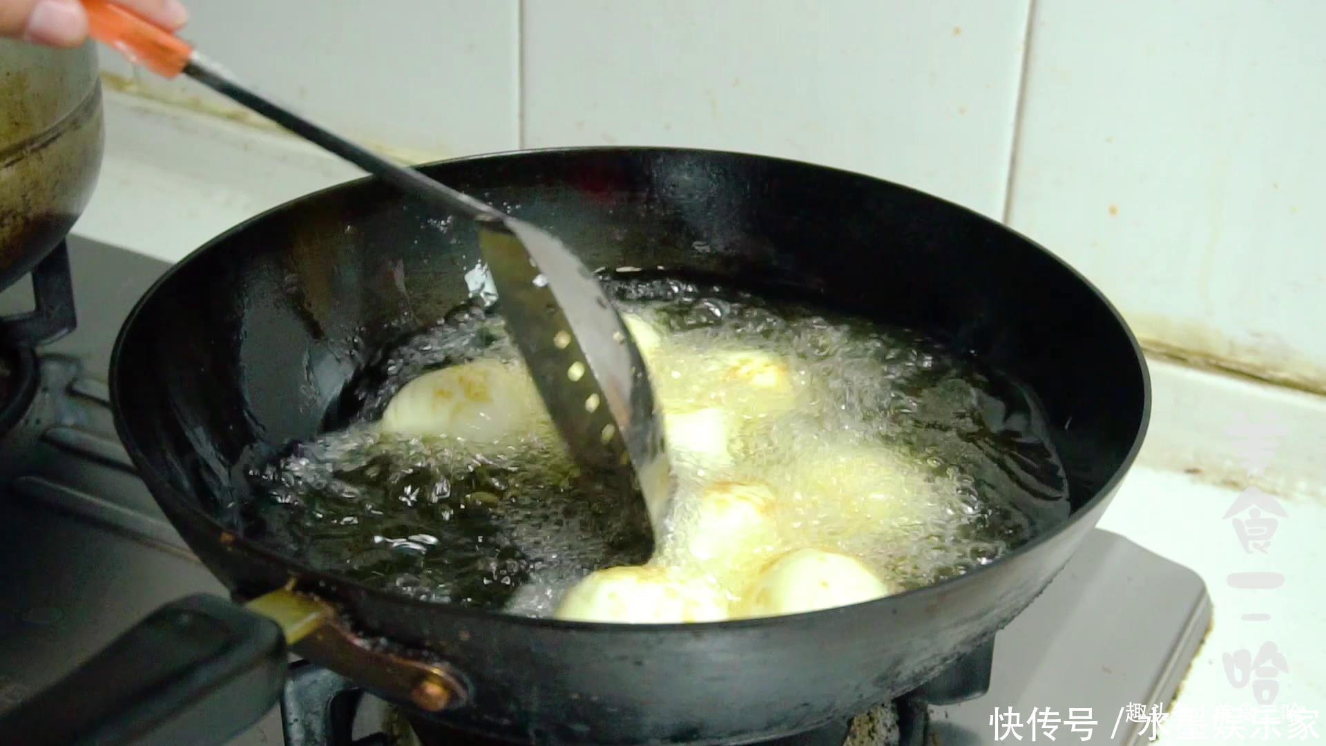 大鱼大肉|水煮蛋不要直接吃了,多花5毛钱,过年做成下酒菜,好吃有面子