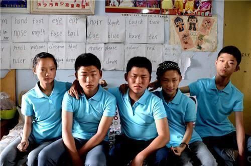 夫妇俩|中国首例全部幸存五胞胎，曾被民间称为“福娃”，后来过的如何？