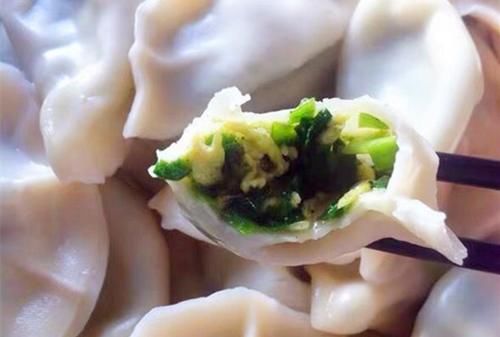 饭店的韭菜饺子为啥好吃？大厨：多加这1步，韭菜翠绿不出水