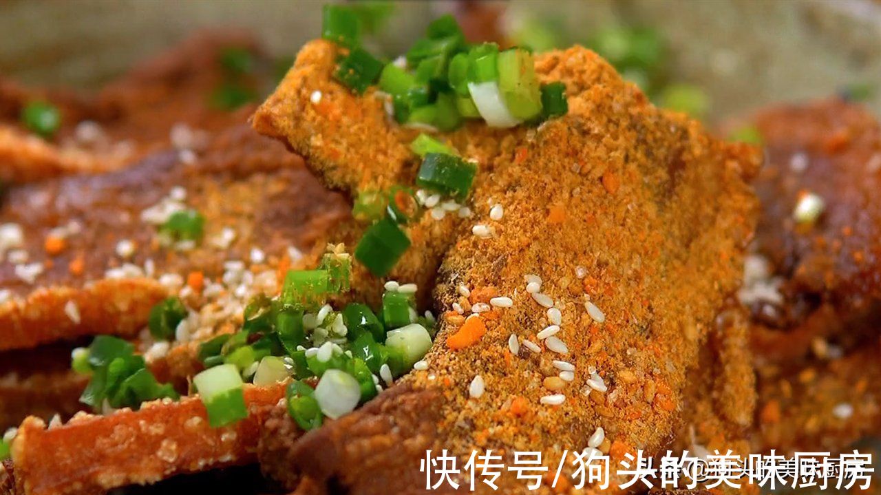 没有烤箱也能做的香酥五花肉，咬一口酥得掉渣，麻辣好吃不油腻