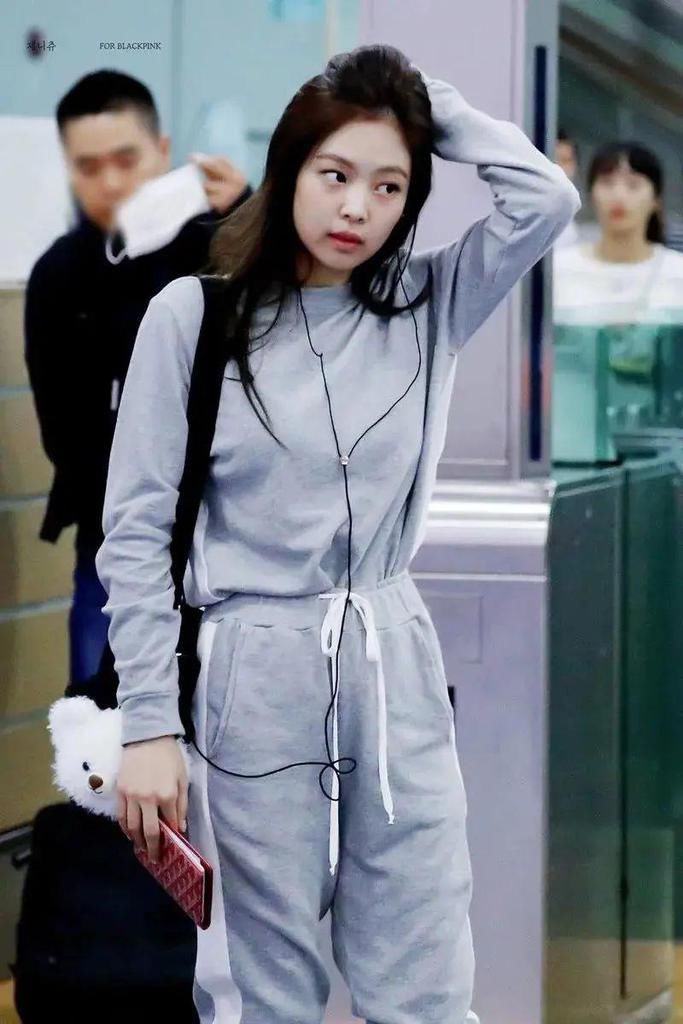  极致灰|2021年流行色来啦！显白又高级，谁穿谁先美！