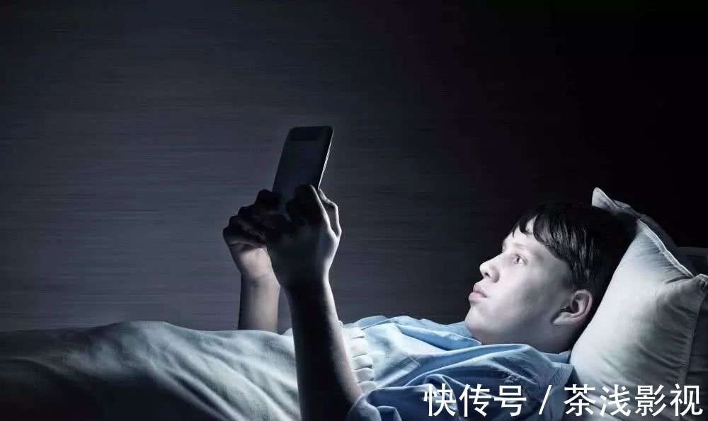 tff蛋白|23岁男子熬夜成瘾，胃病转胃癌，医生：睡前2事是“祸根”