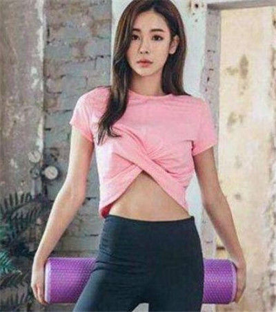 街拍：小姐姐齐肩长发，白色衬衣配牛仔短裤，清纯美好