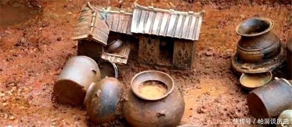 农民挖出国宝不识货,当废金属熔掉,剩一件被专家发现,奖励30元