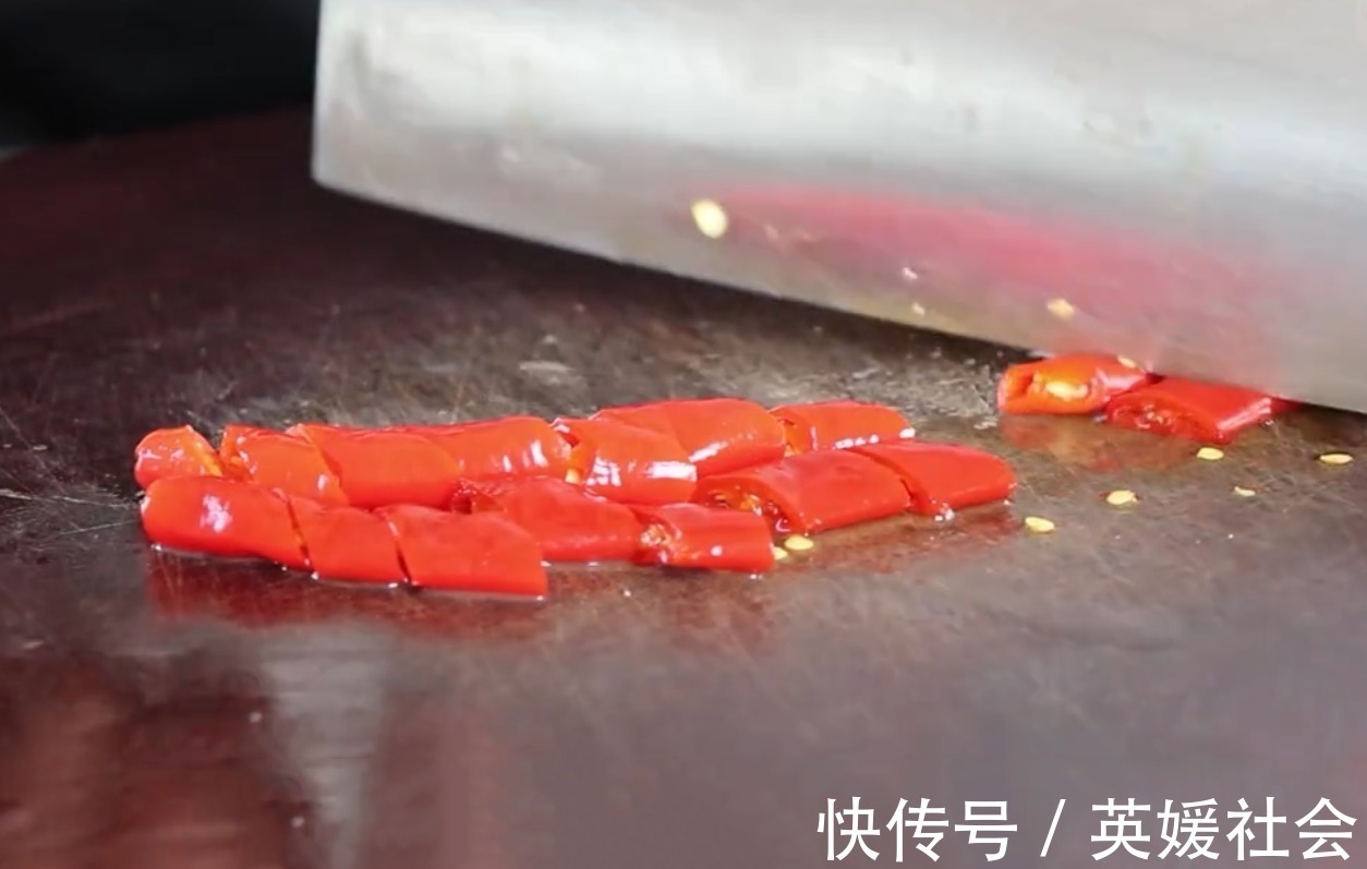 买点鱿鱼回家做美食，香辣美味，肉质Q弹，好吃到停不下来