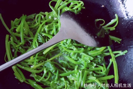 花钱|很多人都扔掉的菜,其实是个宝,润肠更通便,农村不花钱就能吃