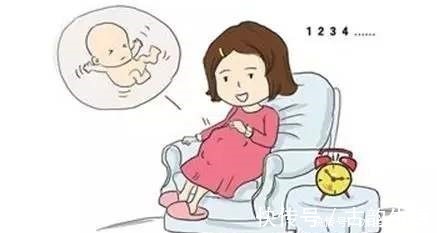 孕六月|孕六月的宝宝格外调皮，有时啃啃大拇指，有时踢踢妈妈肚子。准妈妈快来看看哦！