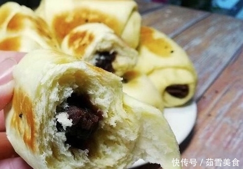 小面包|3杯面粉,打入3个鸡蛋,不用烤箱,做出孩子最爱的小面包,好吃