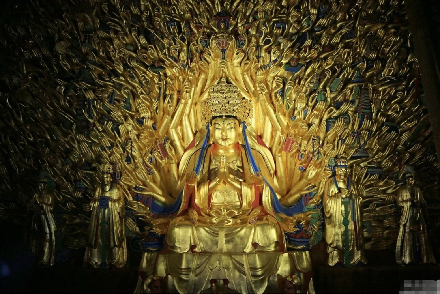 造像#重庆工人修缮千手观音像,无意触发秘密机关,揭开800年前的历史