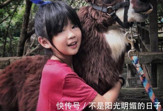 有種逆襲叫曹格女兒，曾被吐槽像蠟筆小新，褪去嬰兒肥后卻很漂亮