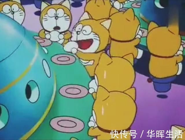 哆啦原来哆啦A梦一出生并不是蓝色，变色过程也太惨了