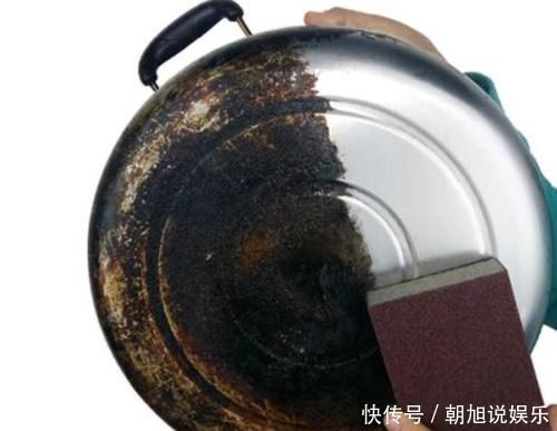 烟灰|锅用久了，底部“黑垢”厚又硬教你一个小妙招，干净还不费劲