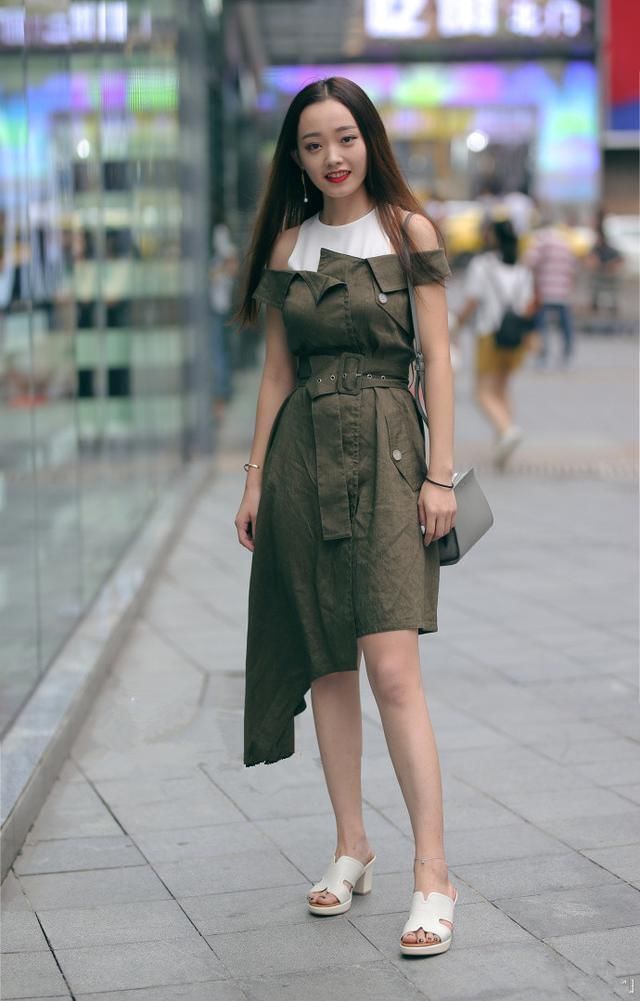 街拍:时尚性感的穿搭迷人的身材,诱惑